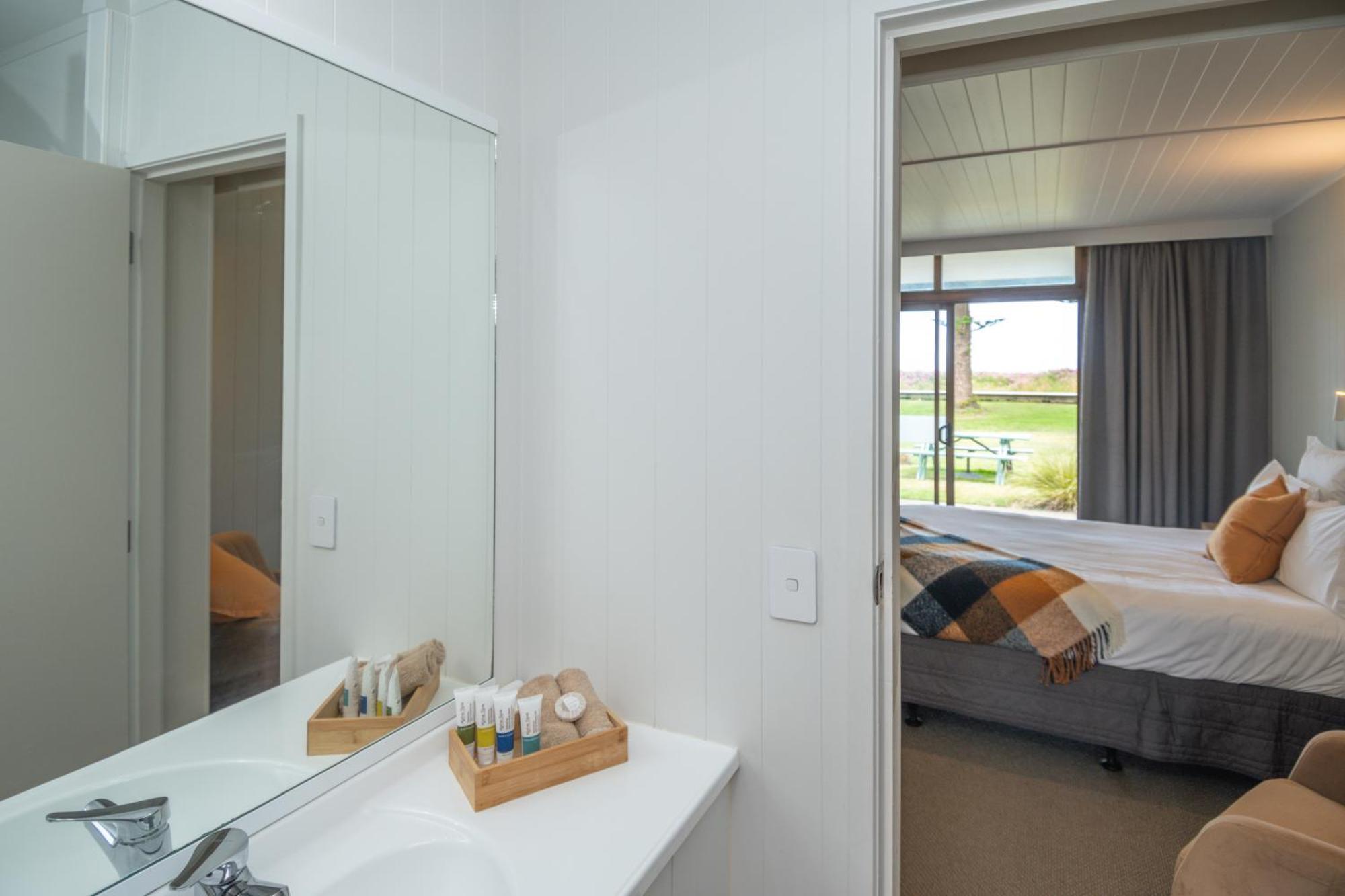 Whispering Sands Beachfront Motel Gisborne Εξωτερικό φωτογραφία