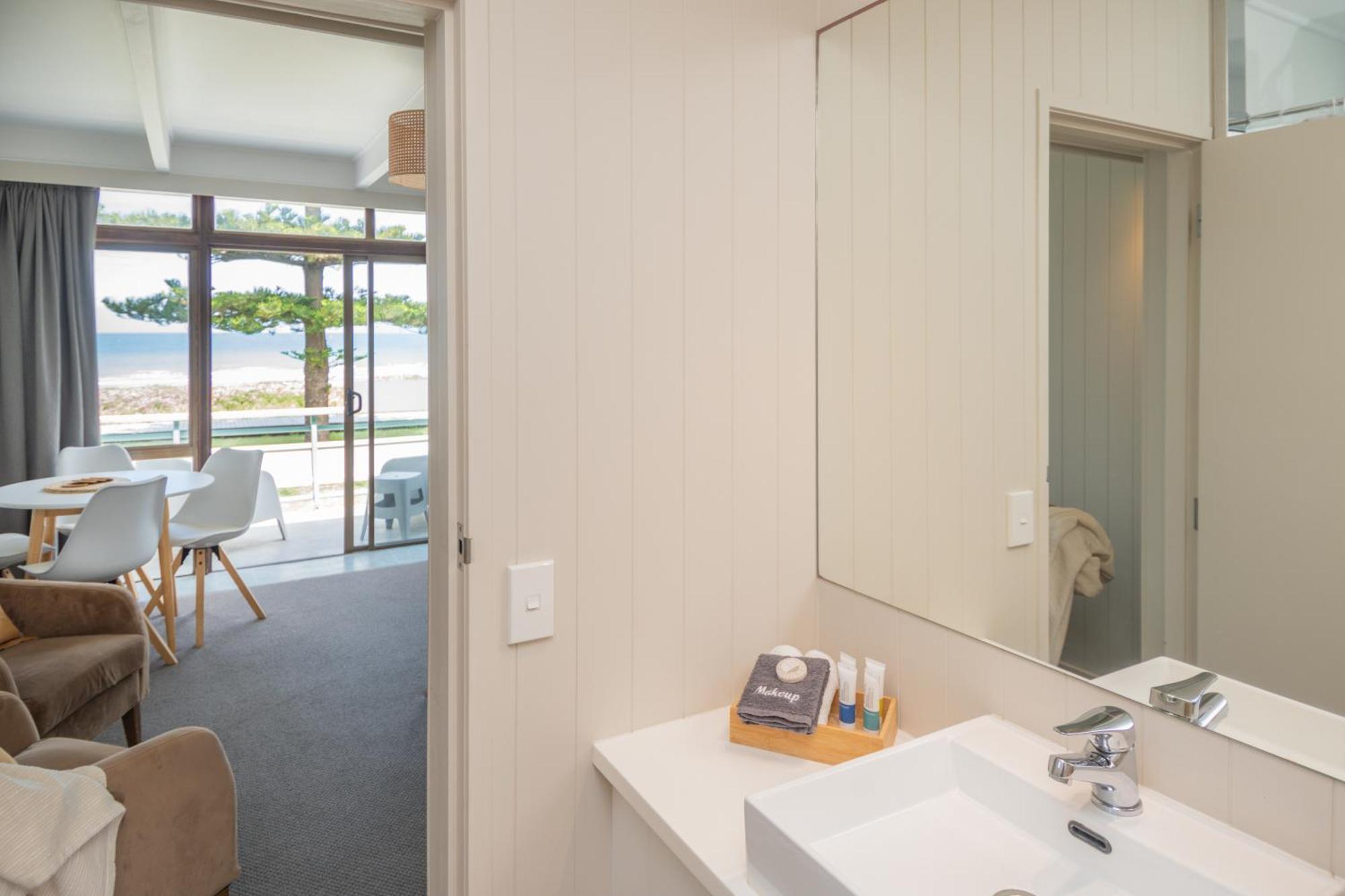Whispering Sands Beachfront Motel Gisborne Εξωτερικό φωτογραφία