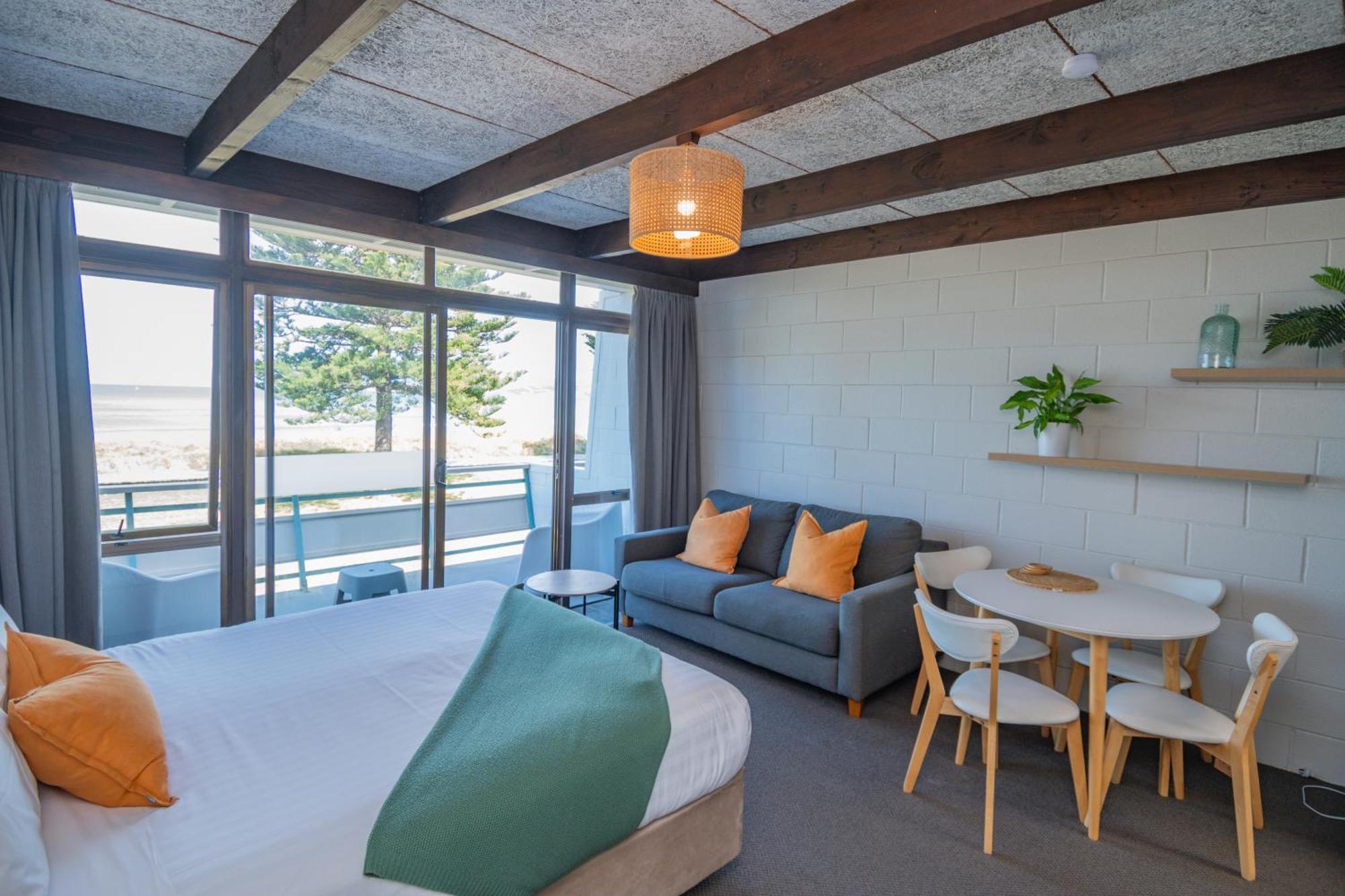 Whispering Sands Beachfront Motel Gisborne Εξωτερικό φωτογραφία