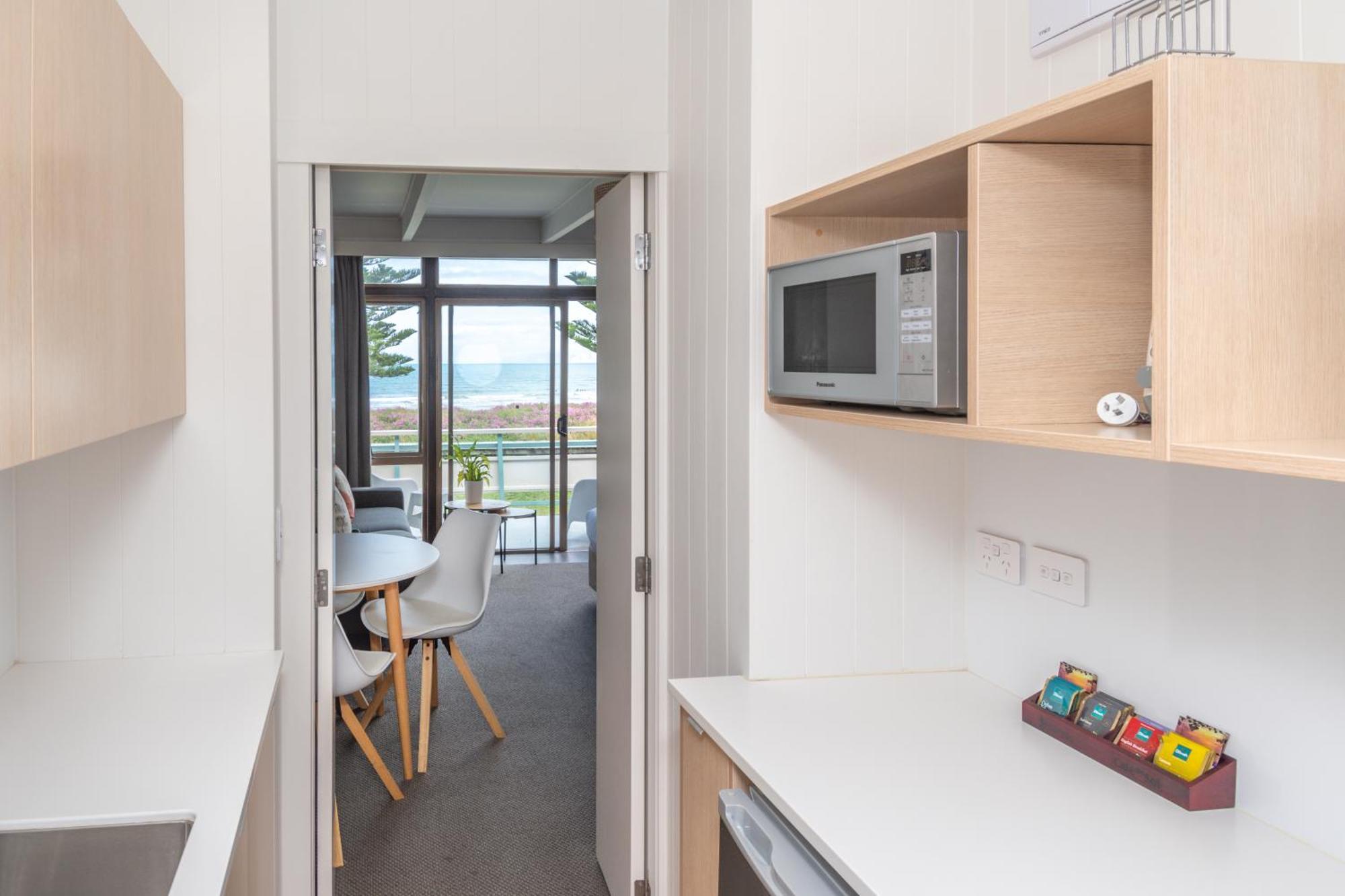 Whispering Sands Beachfront Motel Gisborne Εξωτερικό φωτογραφία