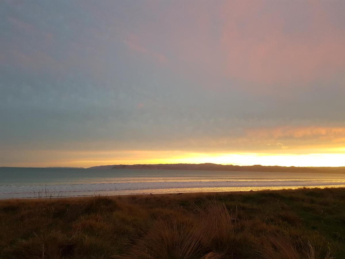 Whispering Sands Beachfront Motel Gisborne Εξωτερικό φωτογραφία