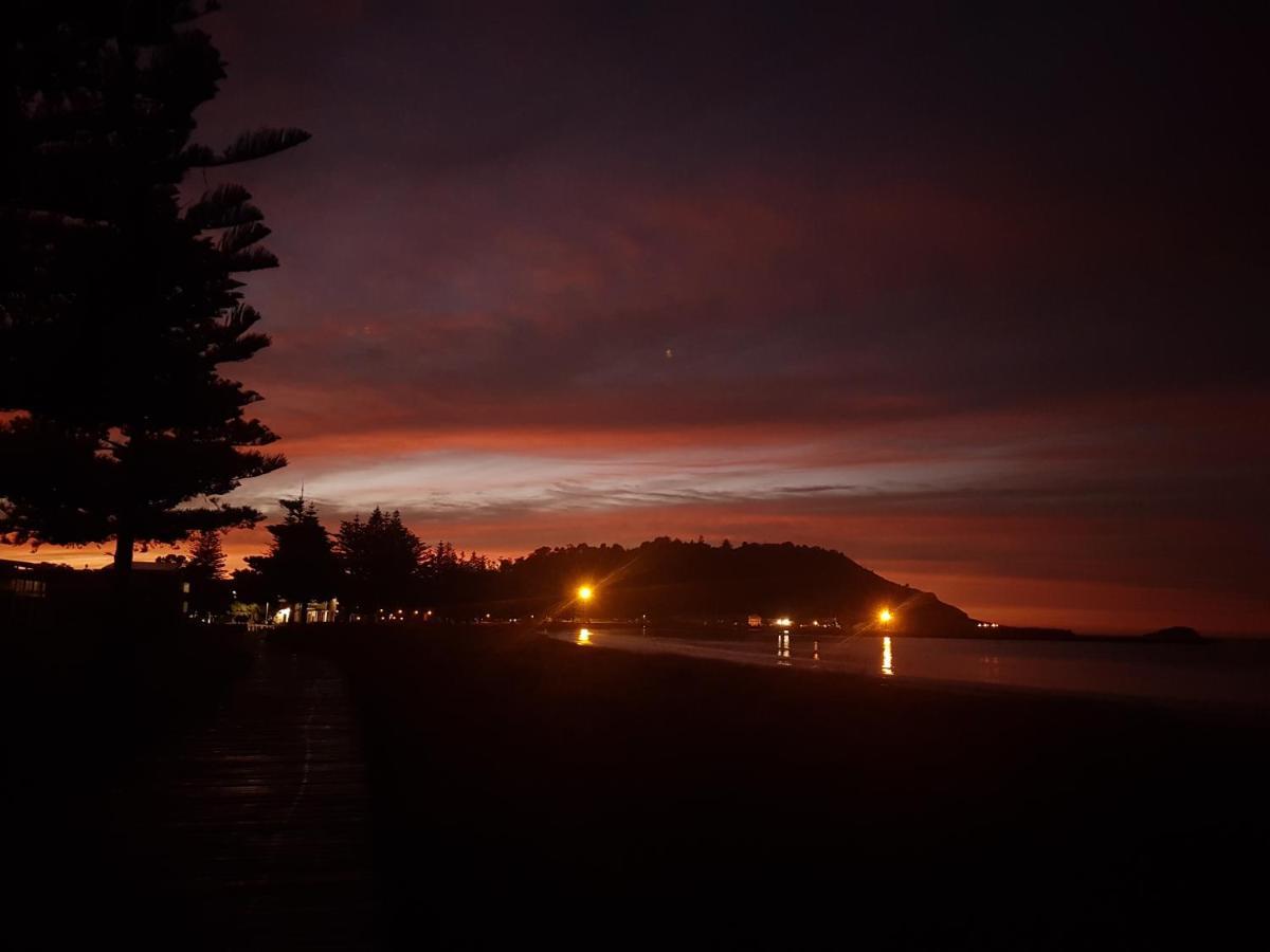 Whispering Sands Beachfront Motel Gisborne Εξωτερικό φωτογραφία