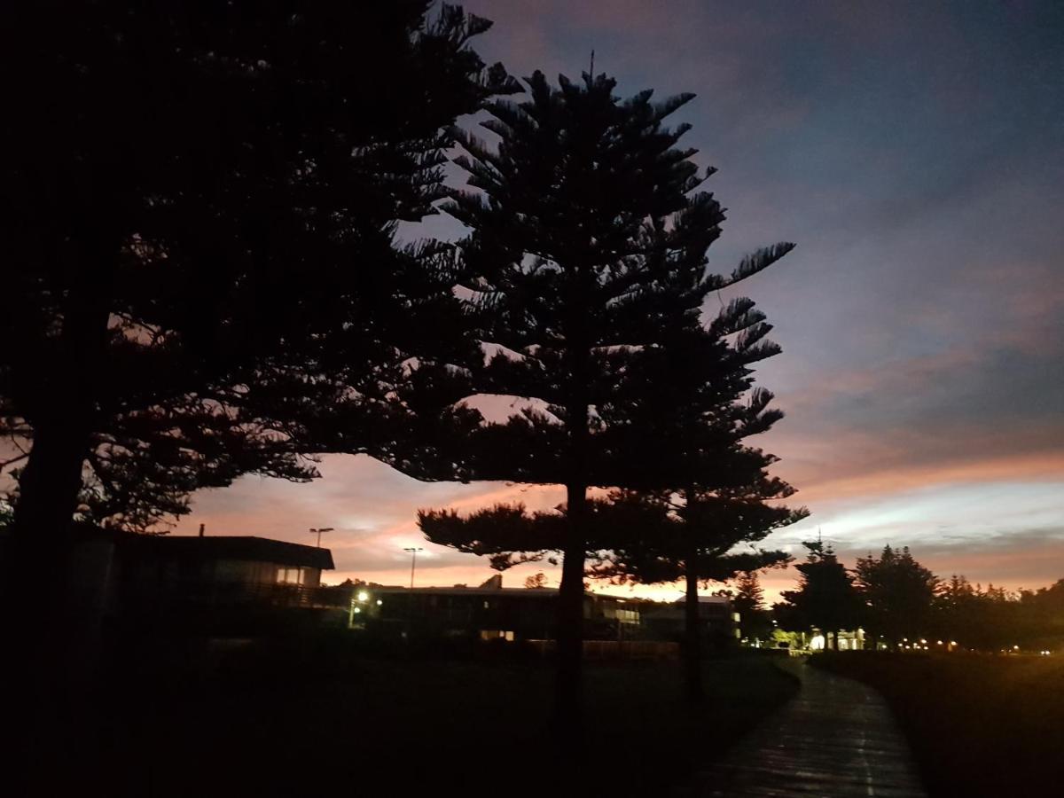 Whispering Sands Beachfront Motel Gisborne Εξωτερικό φωτογραφία